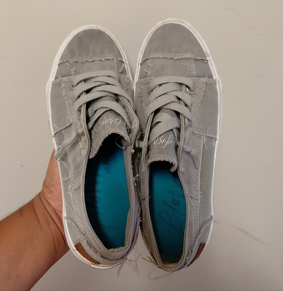 Blowfish Malibu Women's Gray Distressed Casual Canvas Sneakers Size 8 - Picture 3 of 10